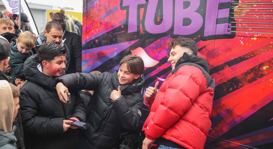 Communitymoment tijdens een 402 Automotive event